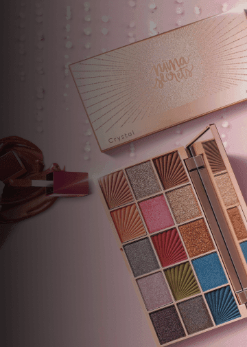 Imagem com paleta de sombras para maquiagem no fundo rosa